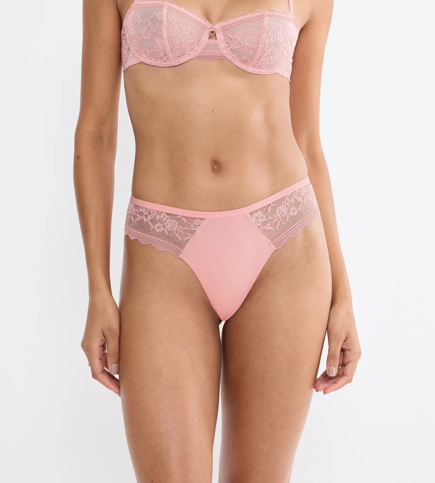 Comfort Allure String Strawberry Cream