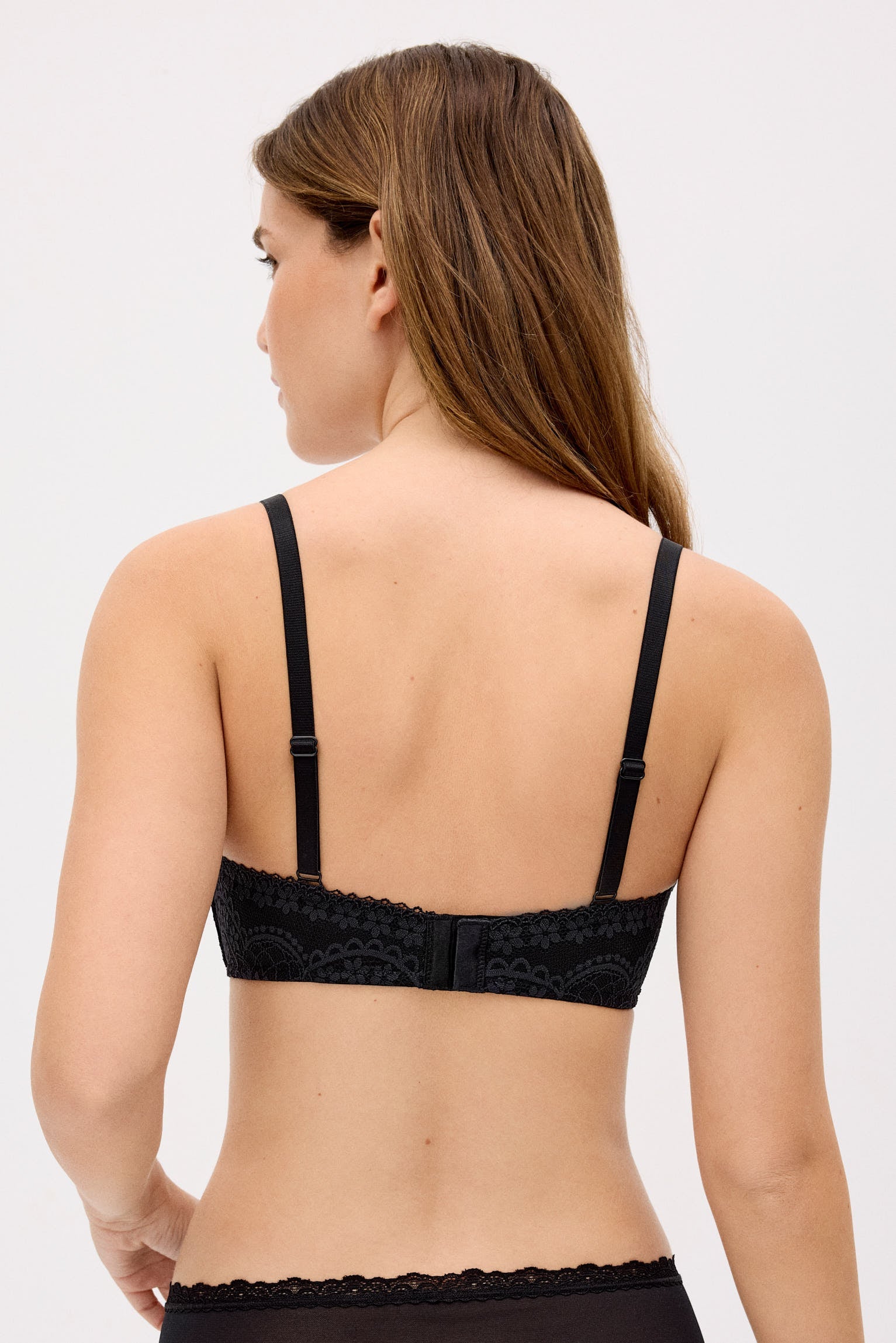 Sujetador sin aro con relleno con encaje negro