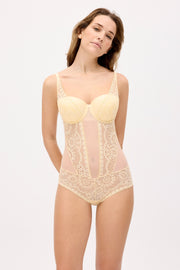 Body con encaje amarillo | Paula Echevarría