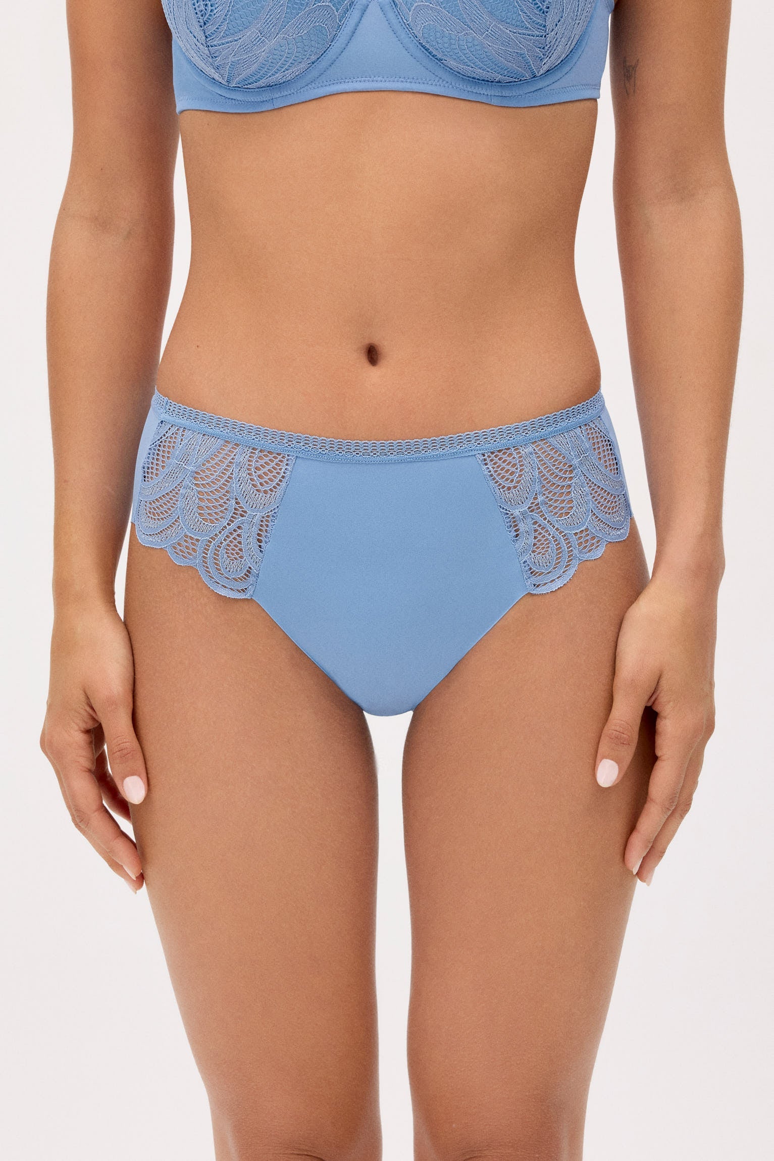 Braga midi con encaje azul