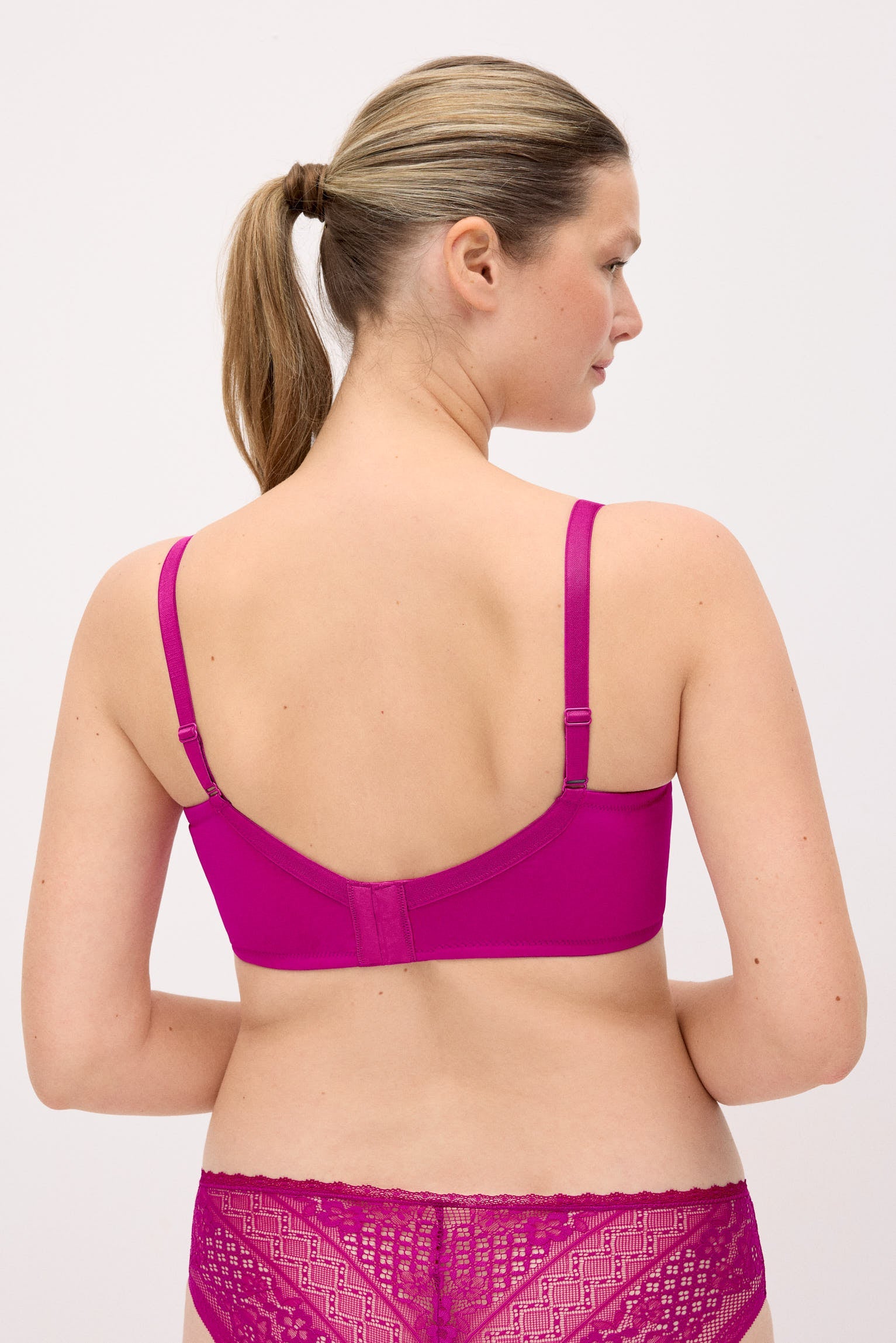 Sujetador capacidad con aro con relleno encaje fucsia