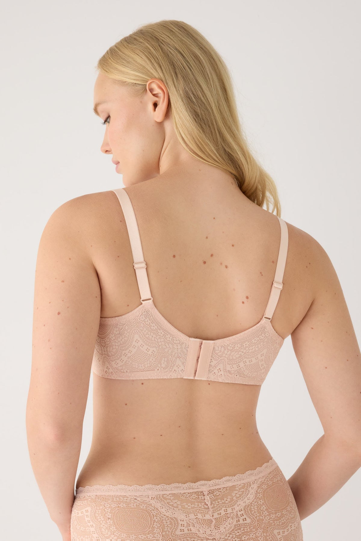 Sujetador reductor con aro sin relleno nude | Paula Echevarria Limited Edition
