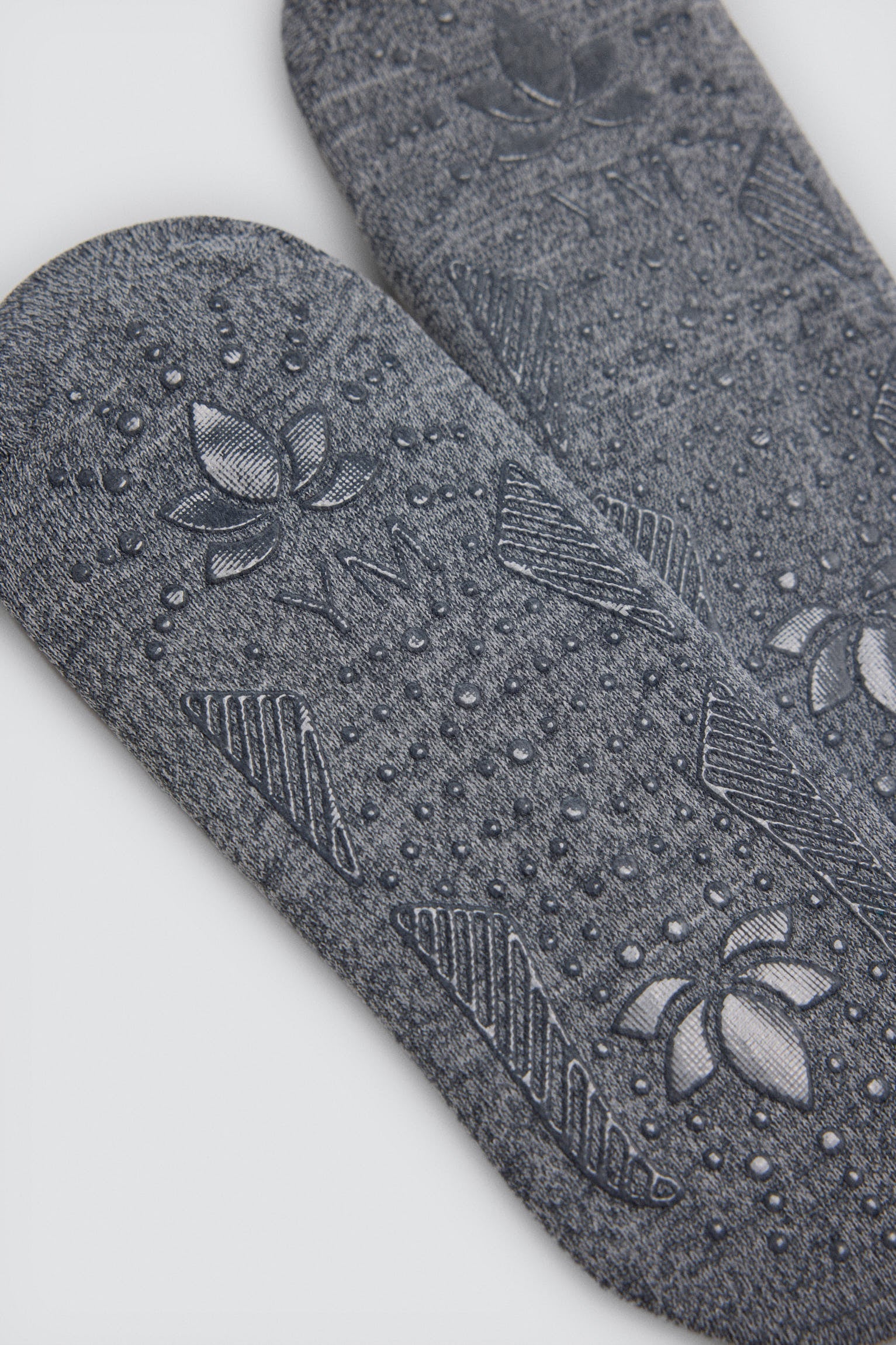 Calcetines antideslizantes para Yoga y Pilates gris