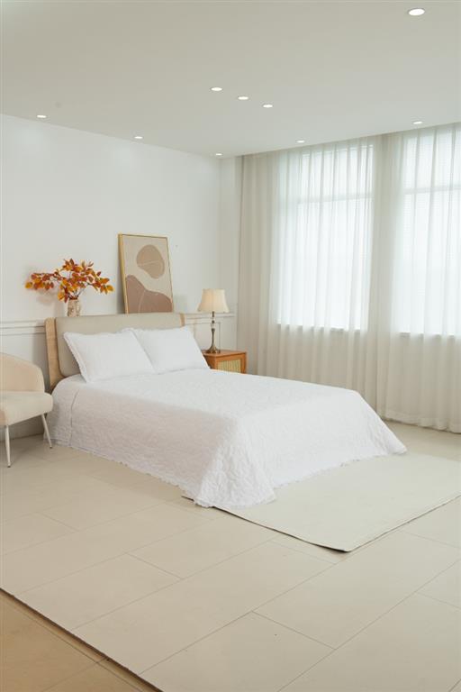 Colcha bordada PORTICI de Clara Vidal