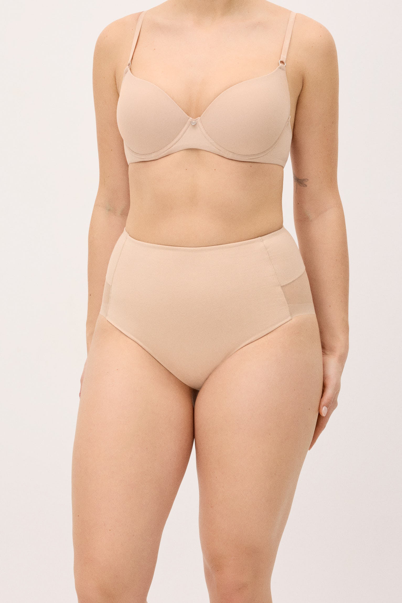 Braga reductora algodón con tul compresión ligera nude