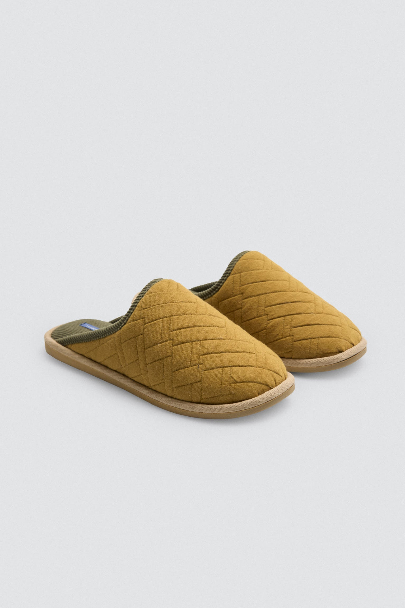 Zapatillas con textura camel