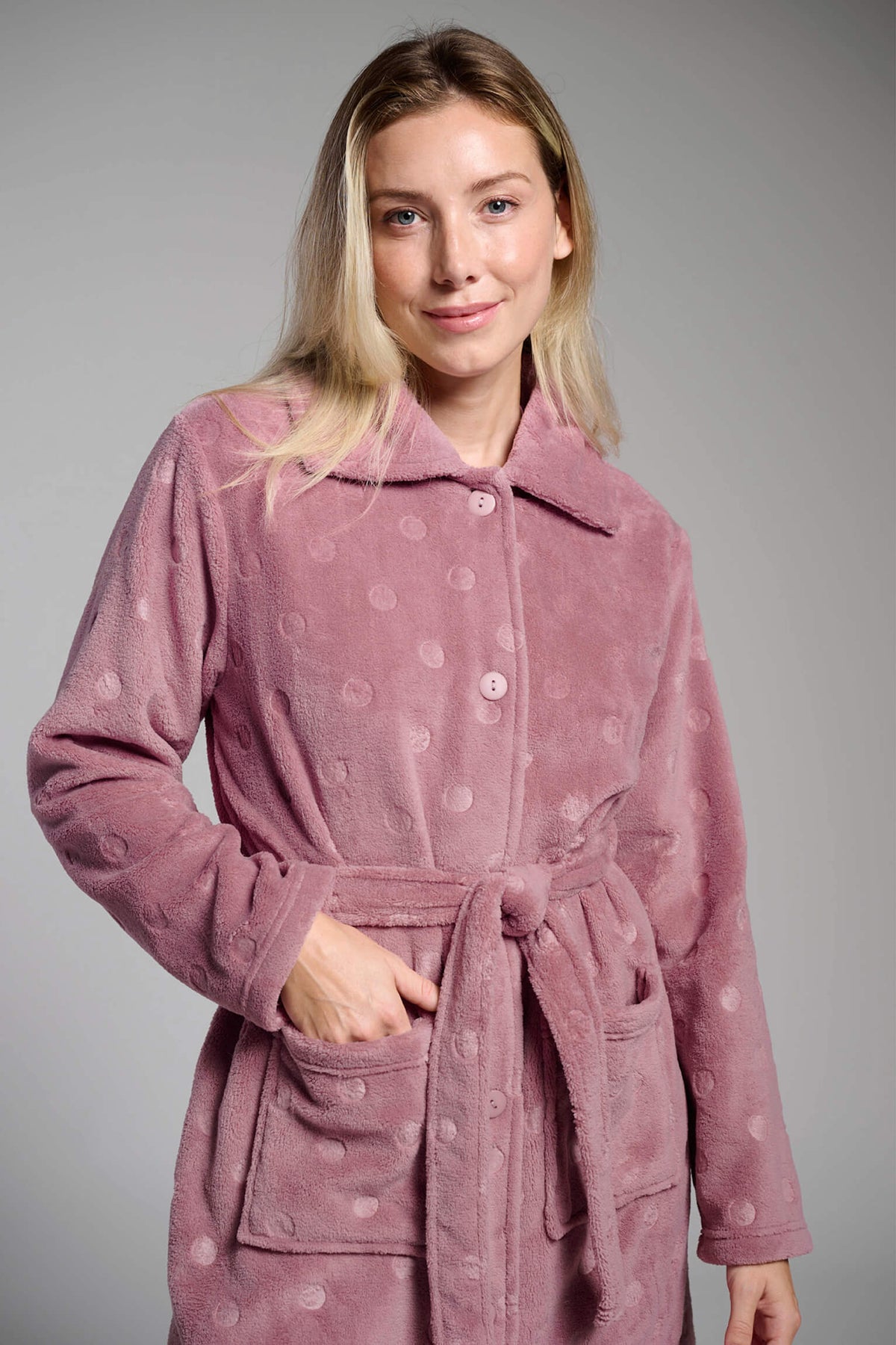 Bata midi polar coralina mujer rosa lunares