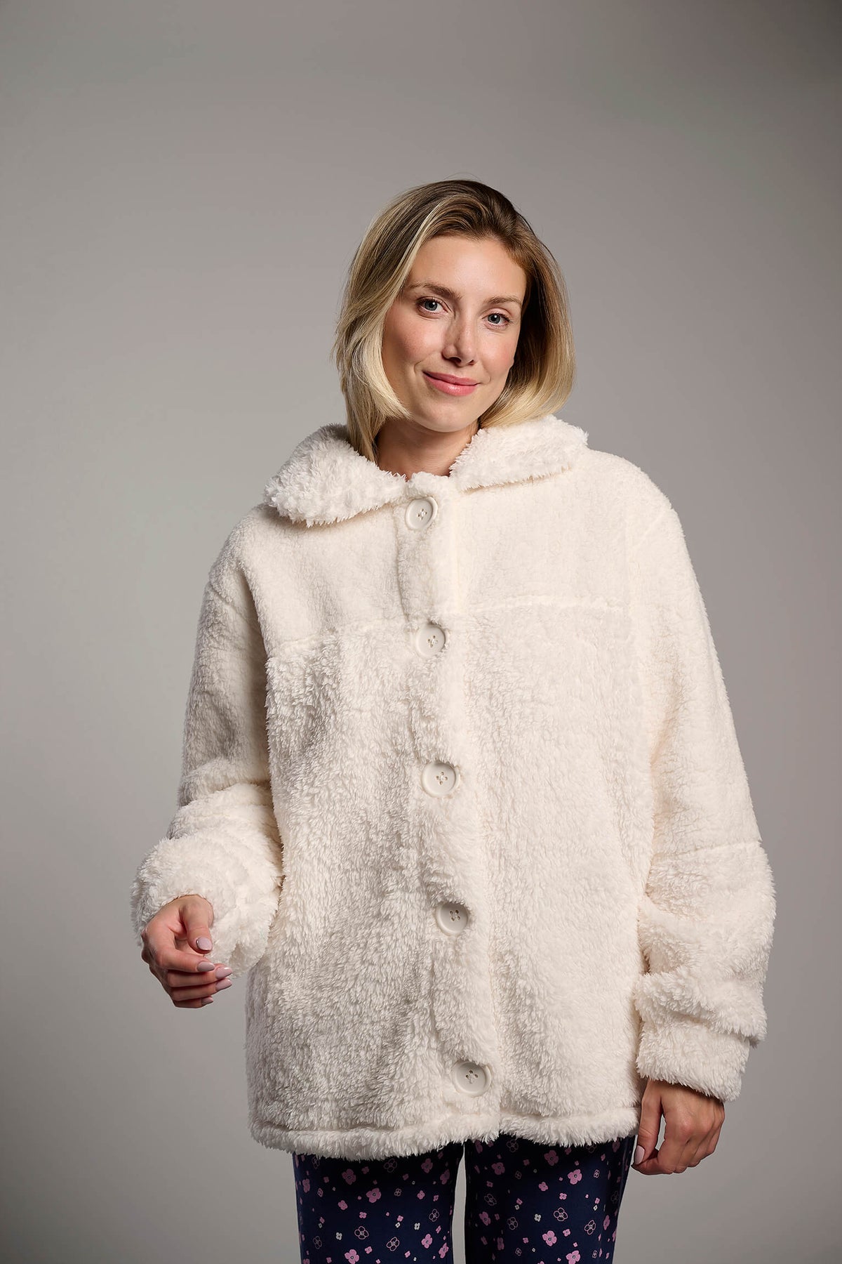 Bata corta polar borreguito mujer blanca con botones