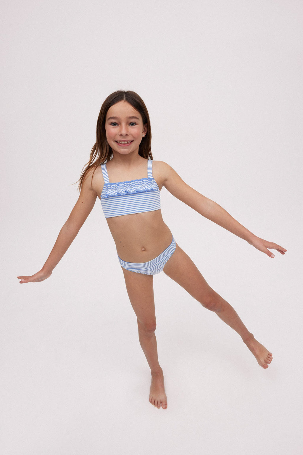 Conjunto de bikini niña estampado rayas azules con textura