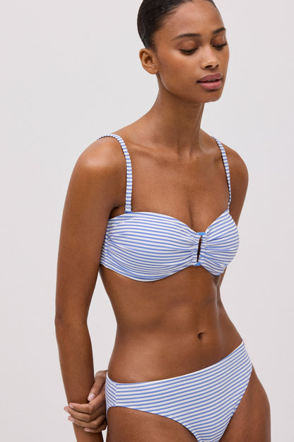Conjunto de bikini bandeau rayas azules con textura