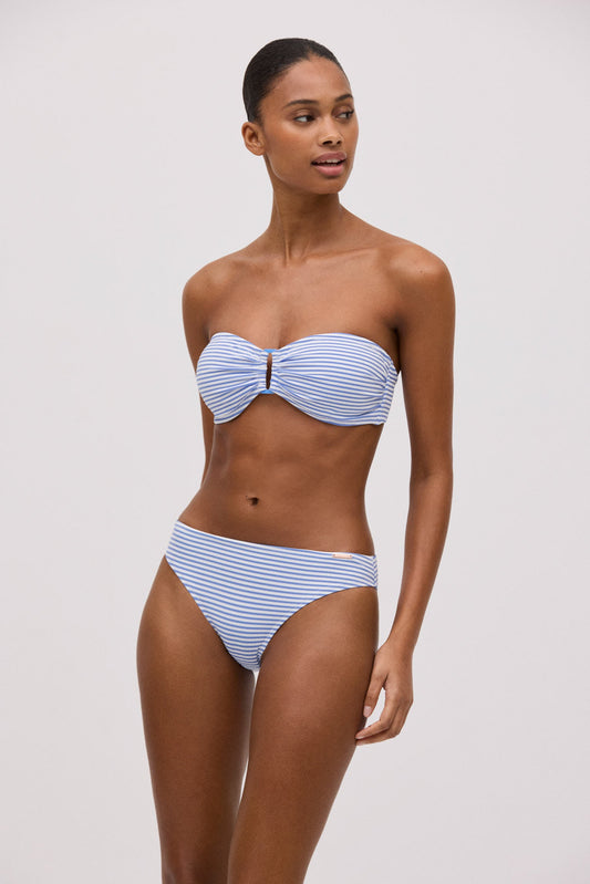 Conjunto de bikini bandeau rayas azules con textura