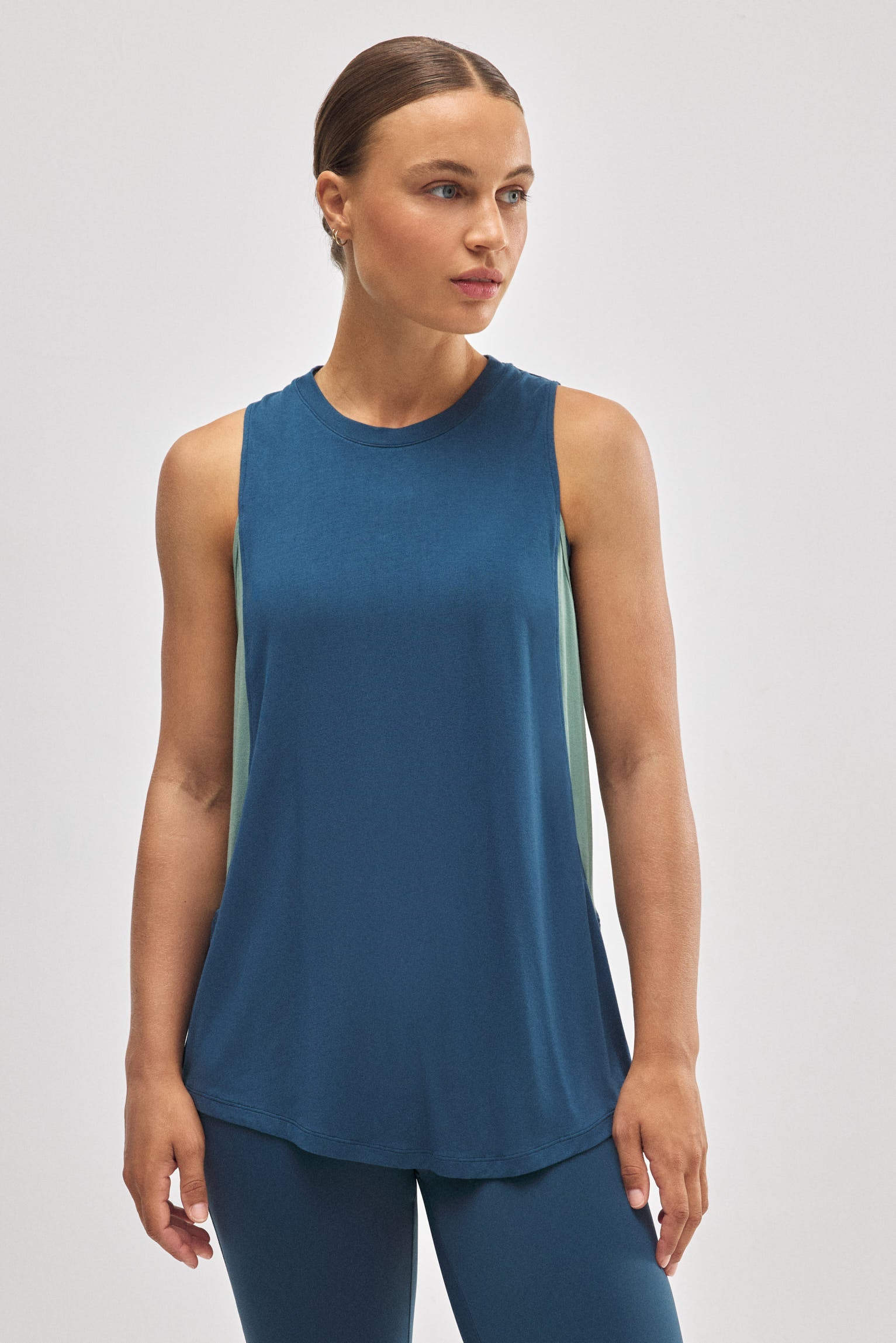 Camiseta deportiva sin mangas azul