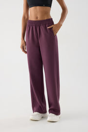 Pantalón deportivo recto con bolsillos burdeos