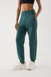 Pantalón deportivo jogger con bolsillos lineas a contraste verde botella