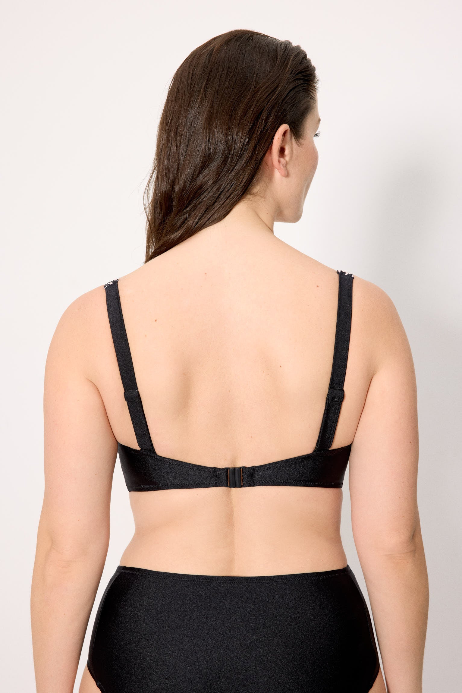 Conjunto bikini reductor estampado con brillo negro copa E