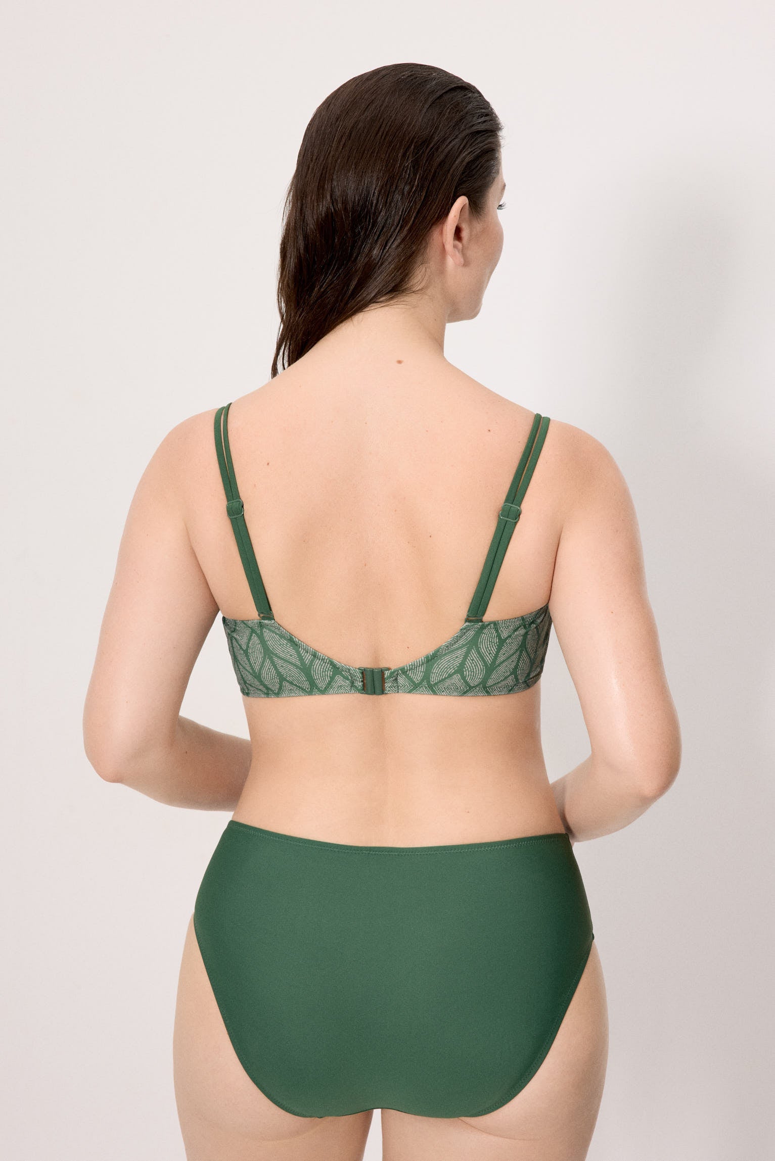 Conjunto de bikini reductor con braga alta hojas verde copa D
