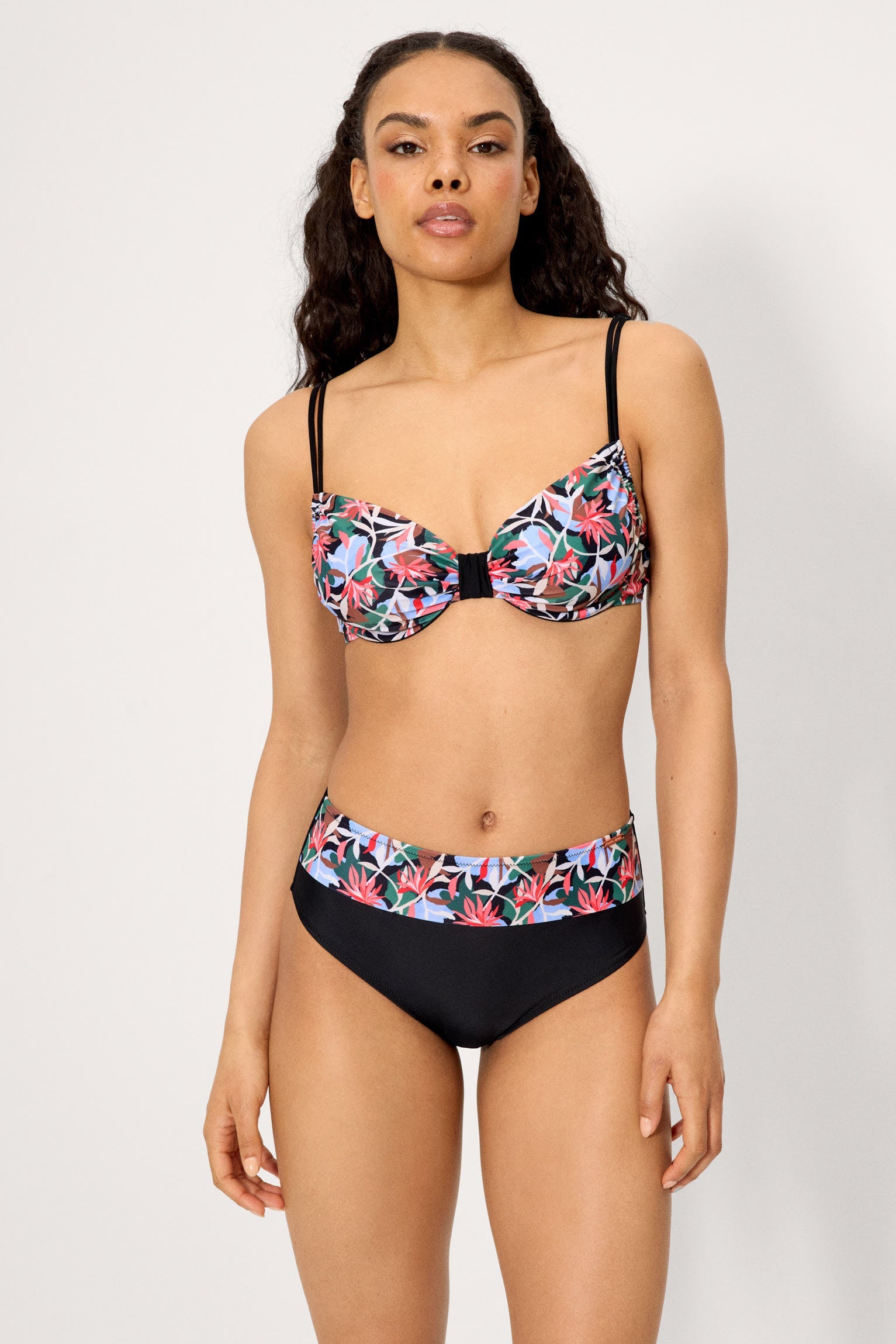 Conjunto de bikini reductor de pecho estampado tropical copas C y D
