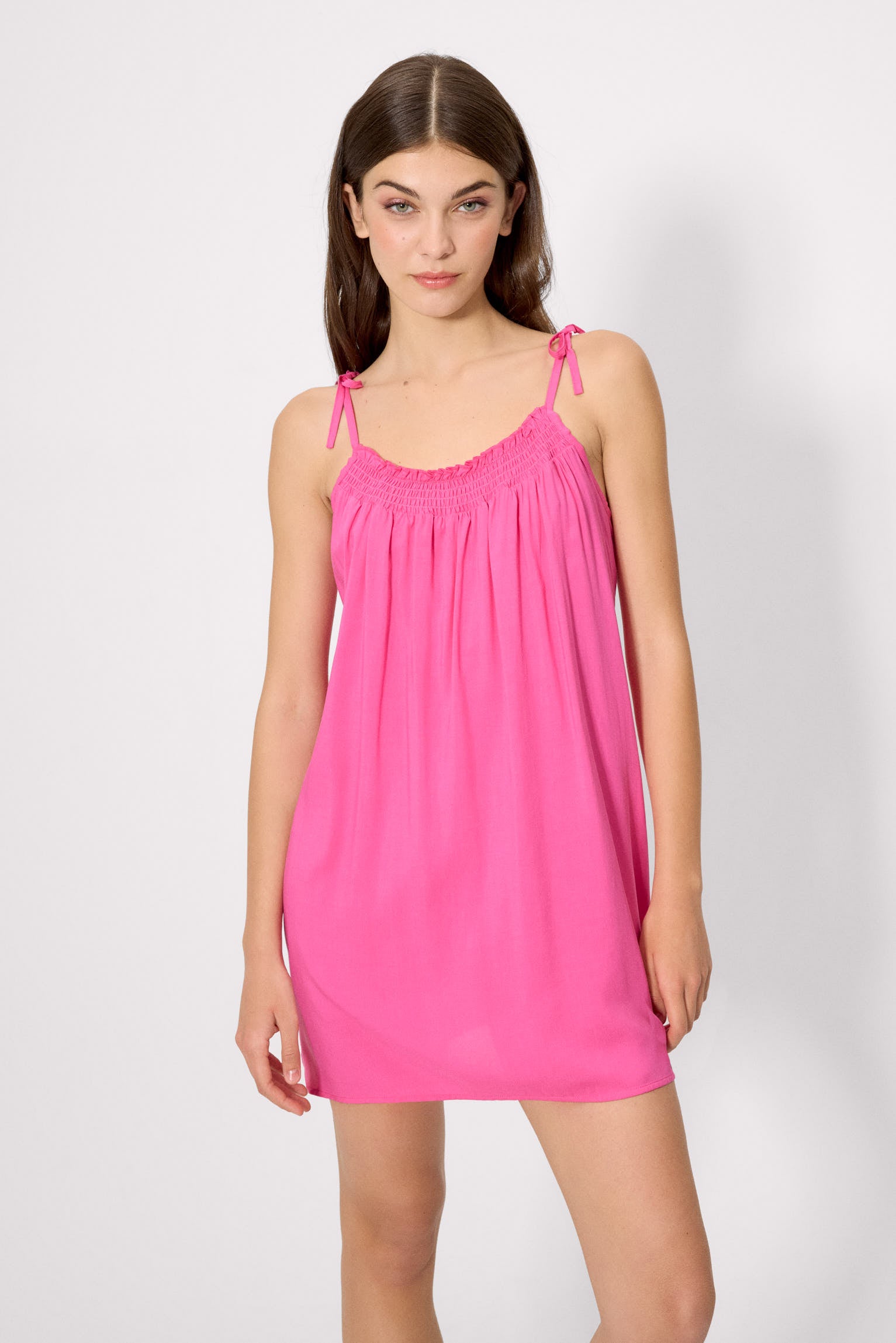 Vestido mini básico tirantes anudados rosa