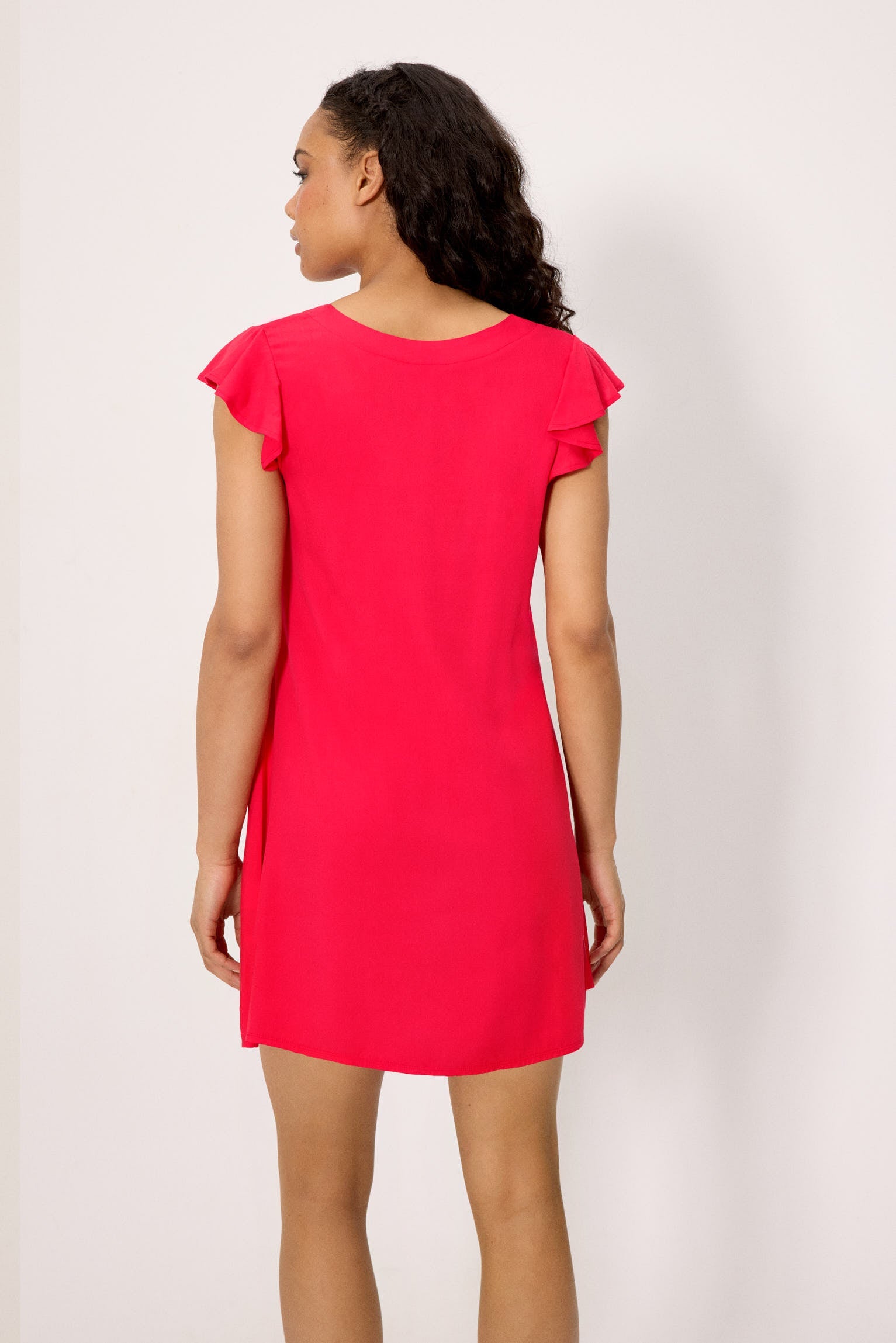 Vestido corto cuello en V coral