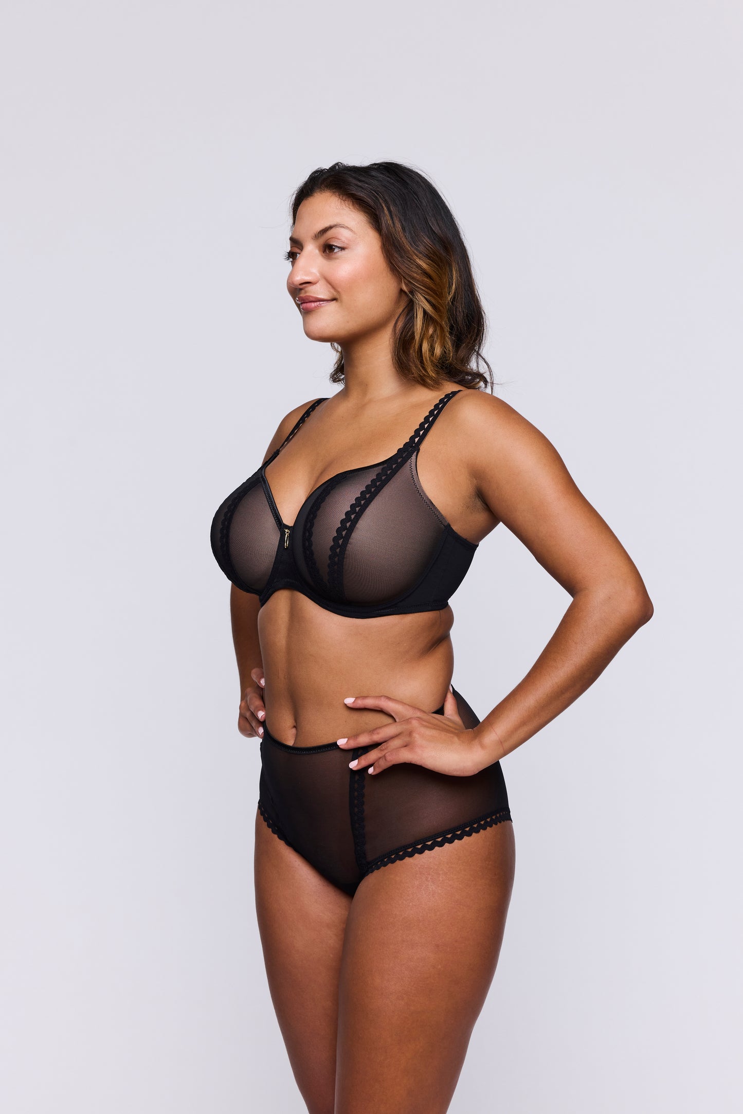 VIVGIRL negro suj. con foam escote corazón
