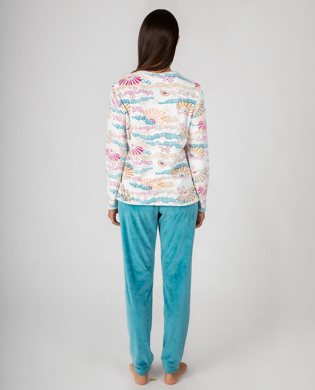 Pijama de mujer de manga larga con estampado de inspiración étnica y pantalón largo liso con puños