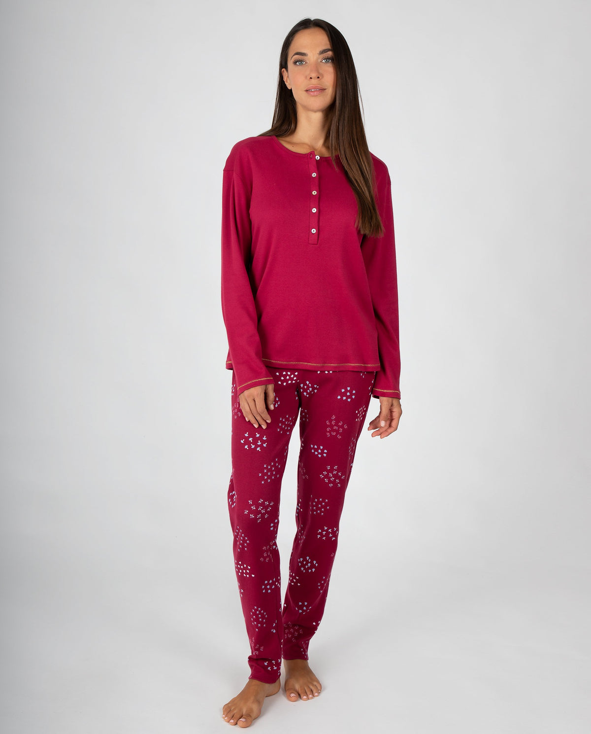 Pijama de mujer de manga larga con tapeta de botones y pantalón largo estampado