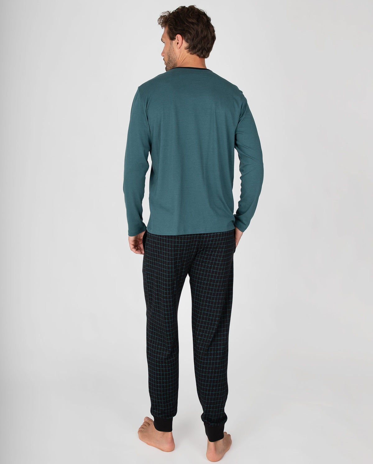 Pijama de hombre con camiseta estampada y pantalón de cuadros con bolsillos