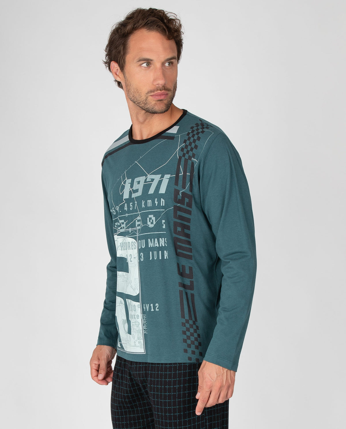 Pijama de hombre con camiseta estampada y pantalón de cuadros con bolsillos