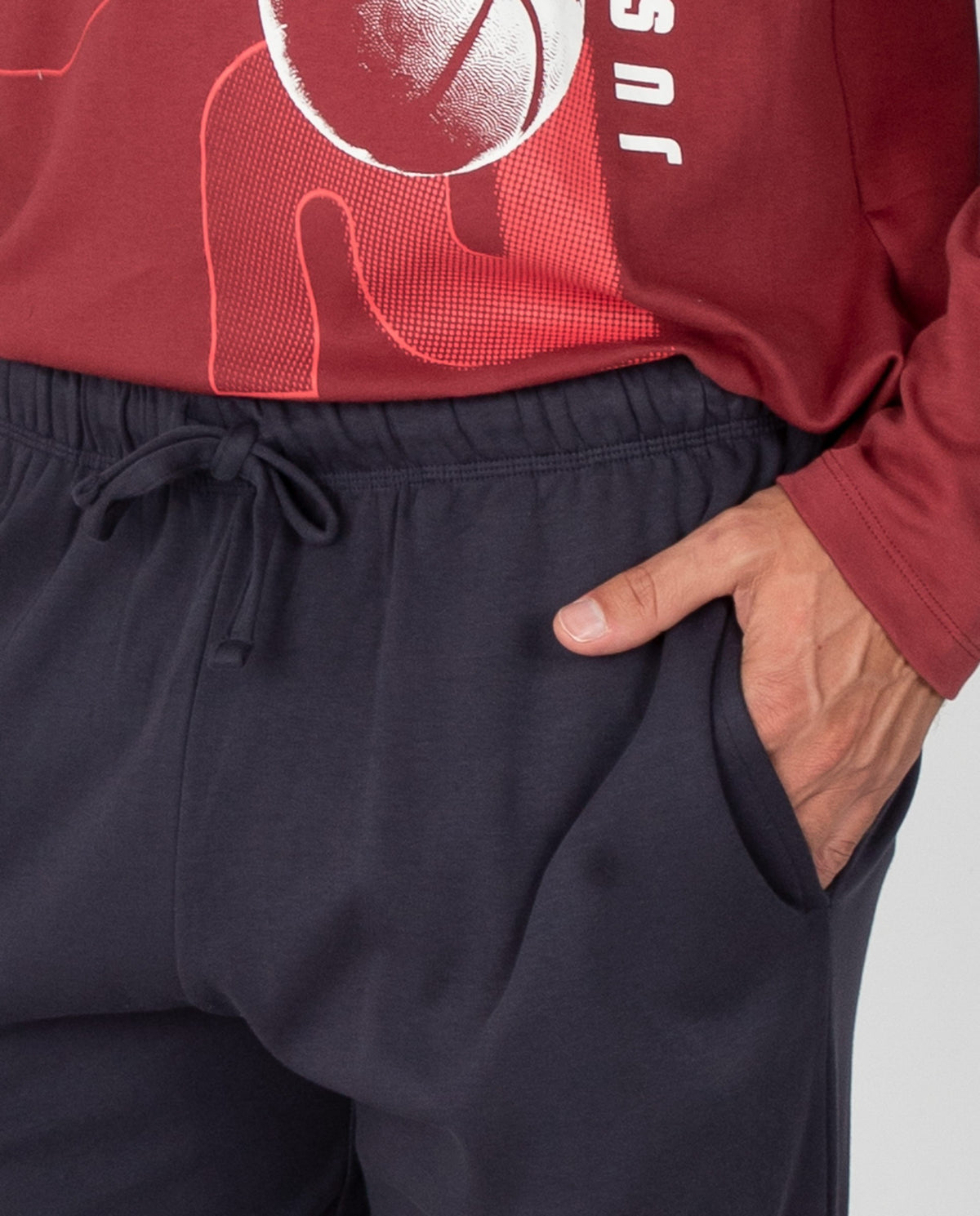 Pijama de hombre con cuello a contraste y pantalón liso