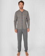 Pijama largo de hombre abierto con botones, estampado geométrico y pantalón liso