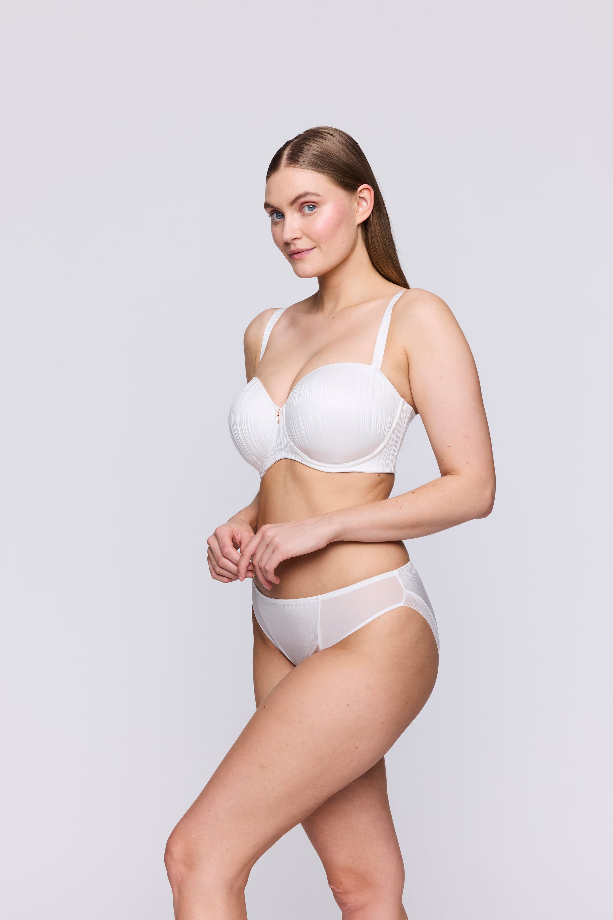 KNOKKE natural suj.preformado sin tirantes