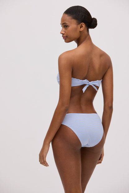 Conjunto de bikini bandeau rayas azules con textura