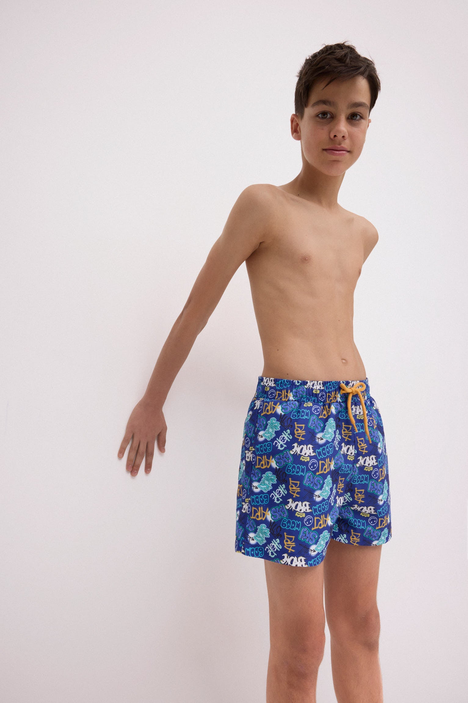 Bañador juvenil corto estampado variado
