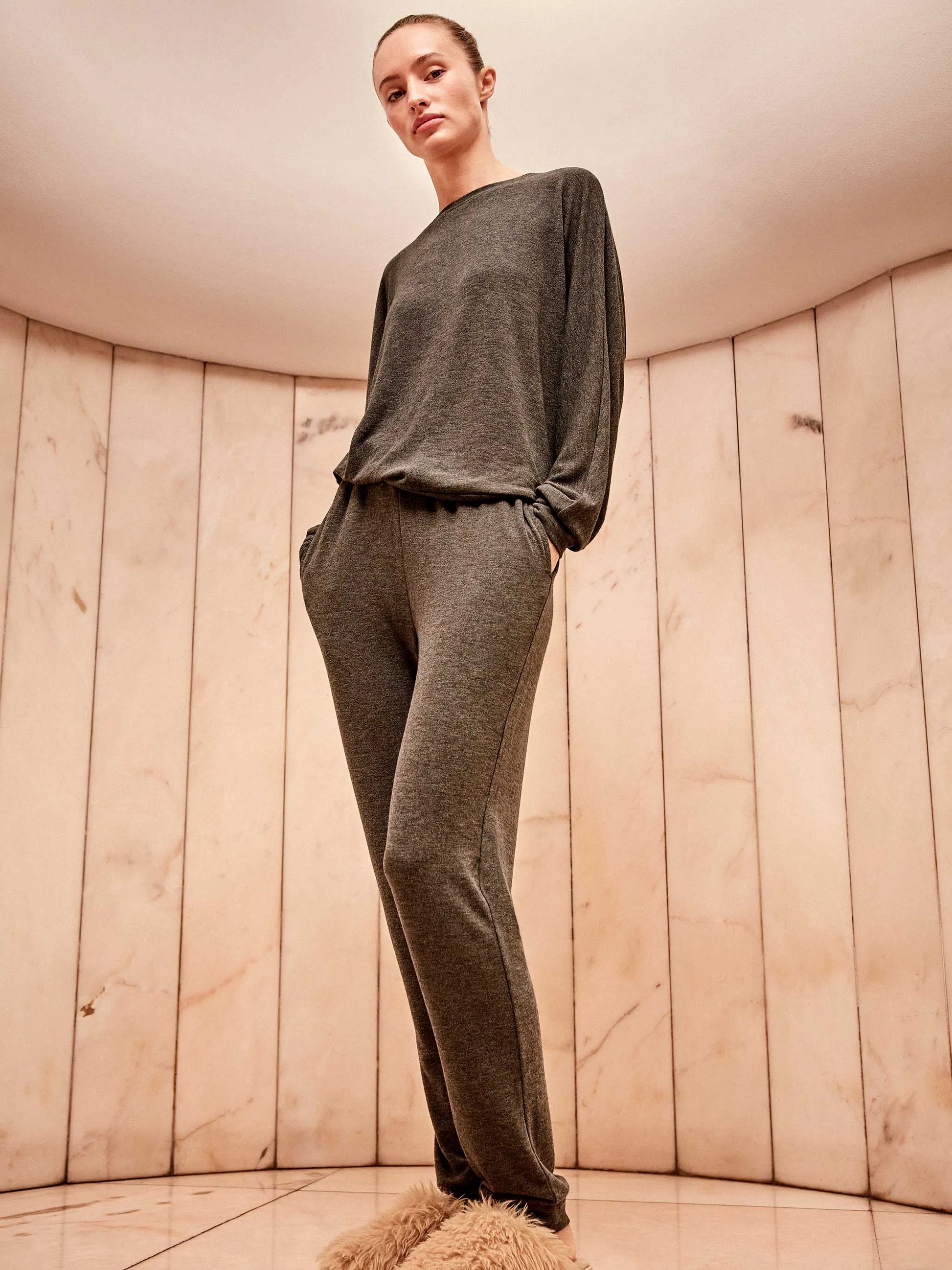 Pijama largo de punto con pantalón jogger