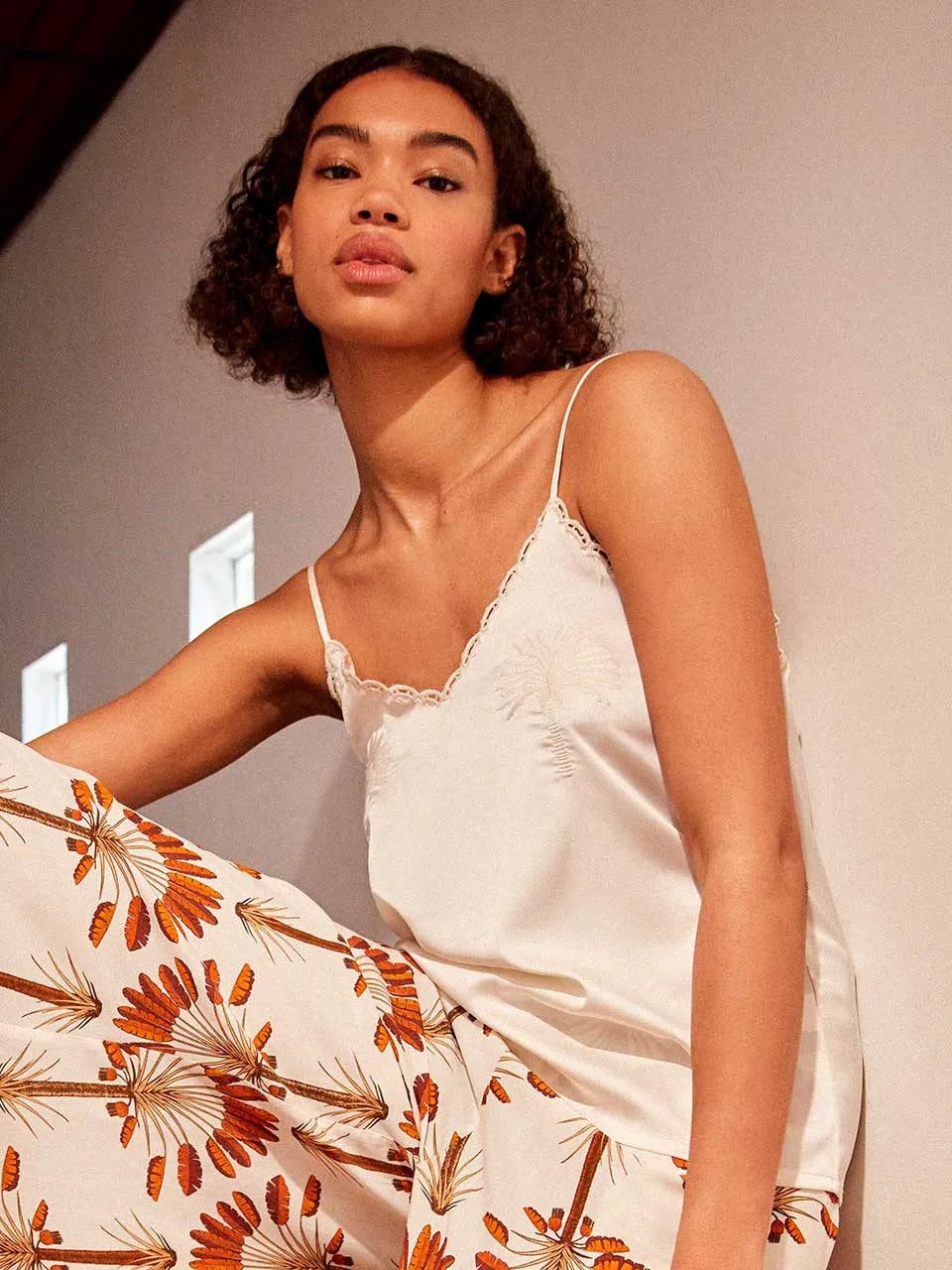 Camiseta tirantes detalle palmeras