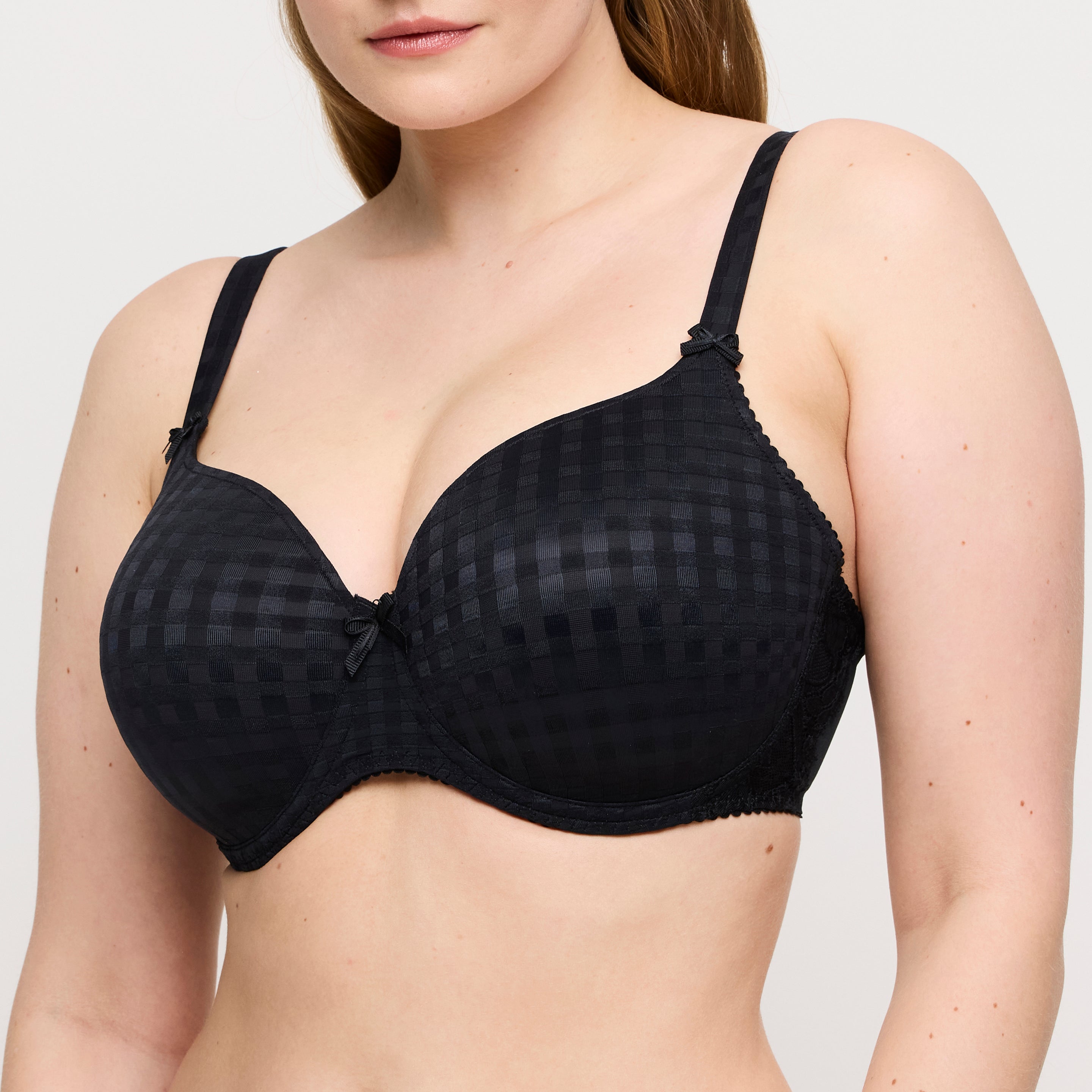 MADISON Negro suj. con foam escote corazón