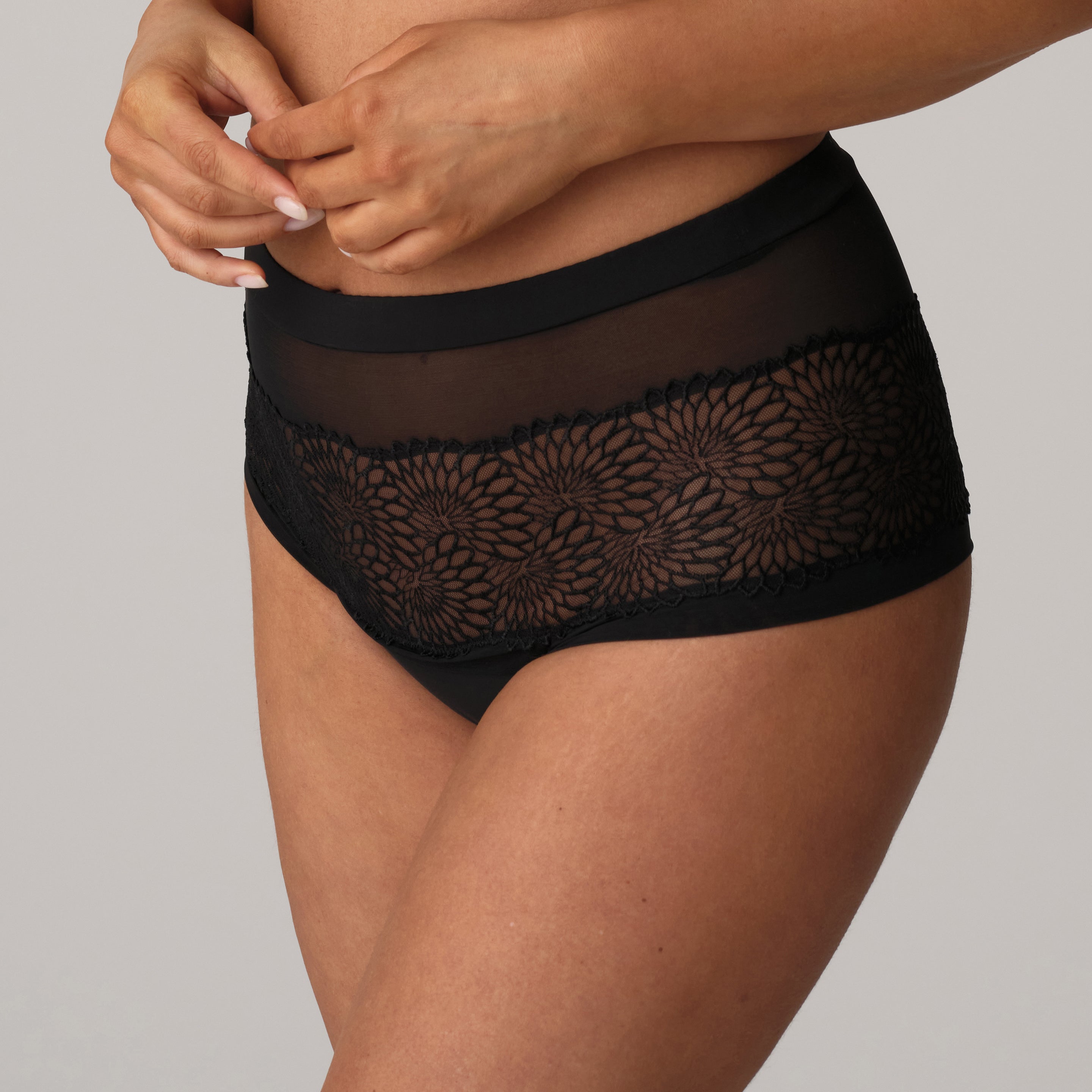 SOPHORA negro hotpants