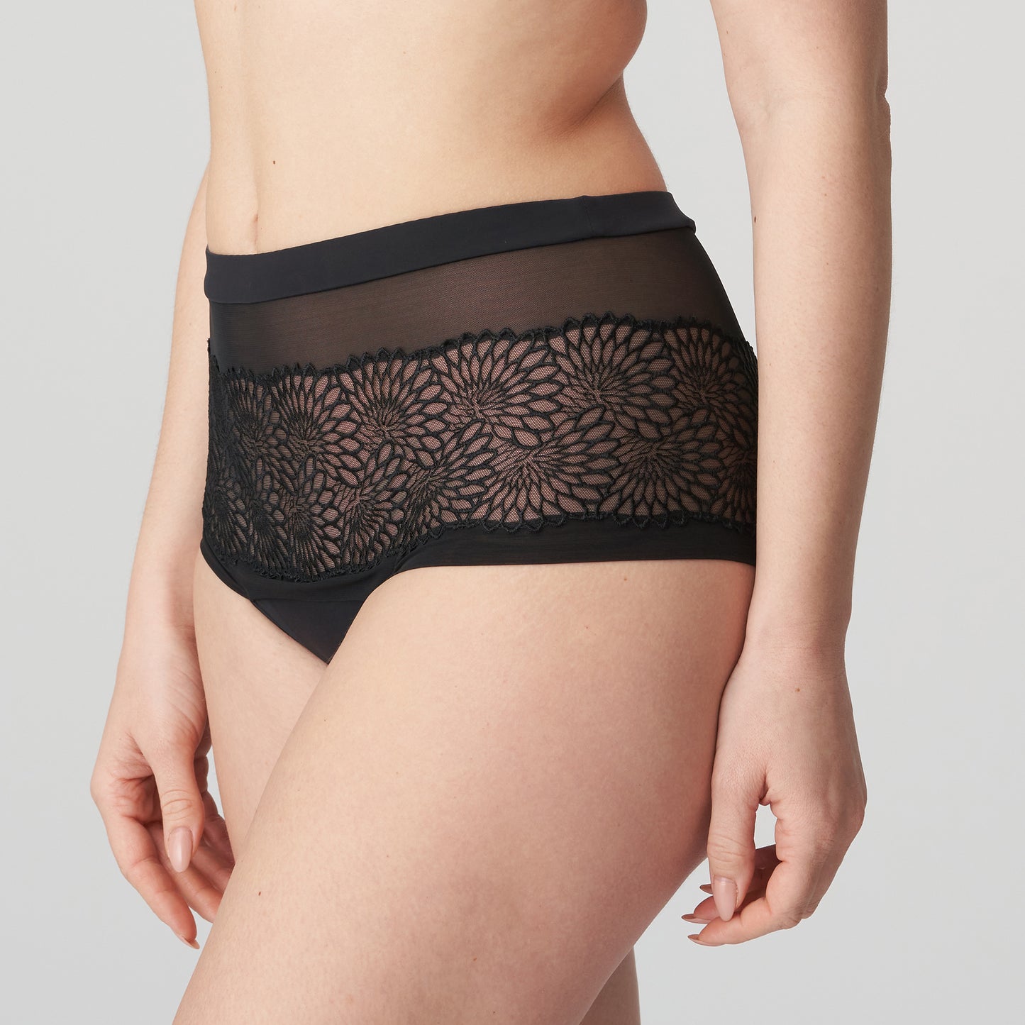 SOPHORA negro hotpants