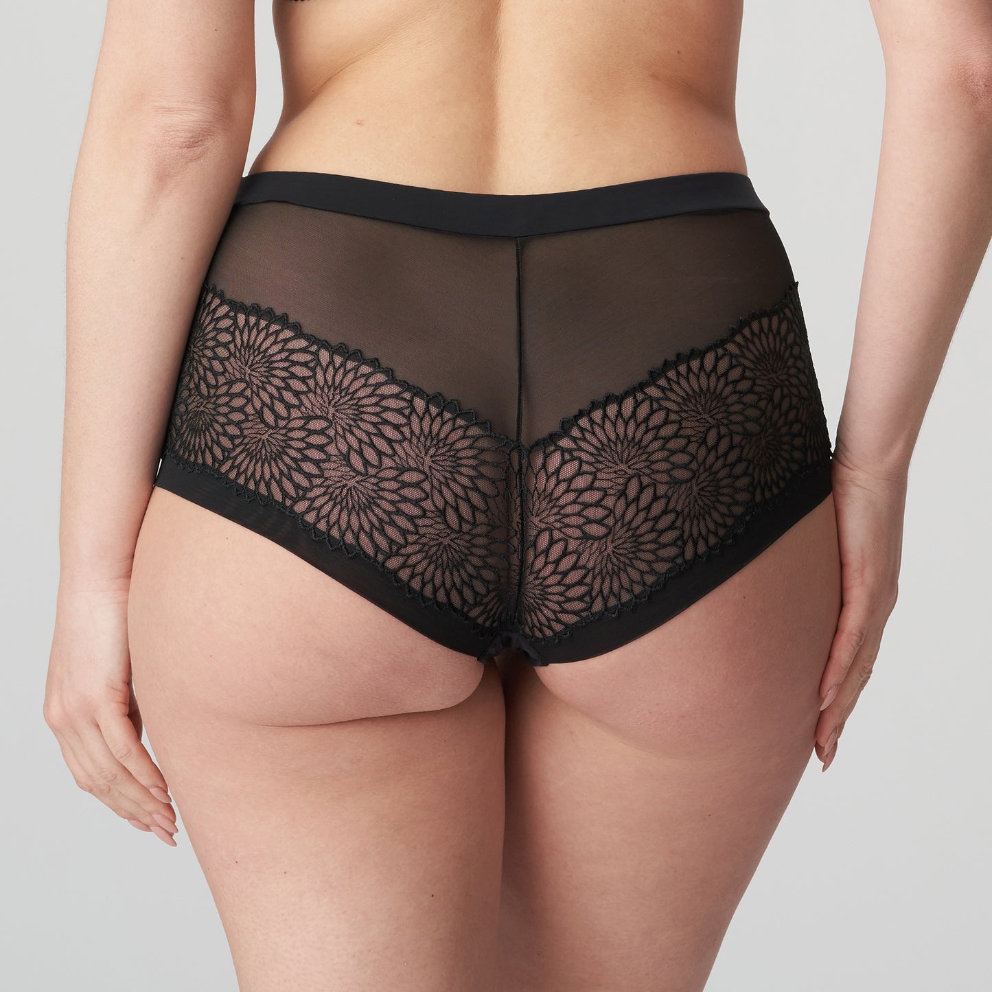 SOPHORA negro hotpants