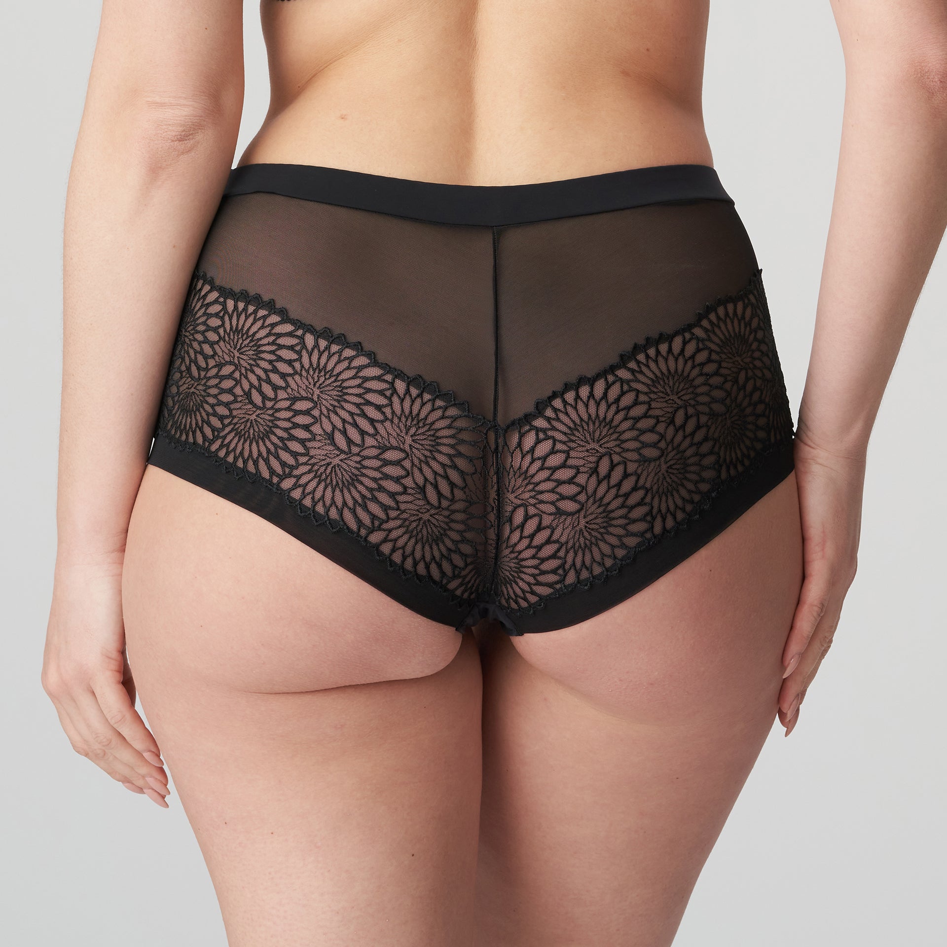 SOPHORA negro hotpants