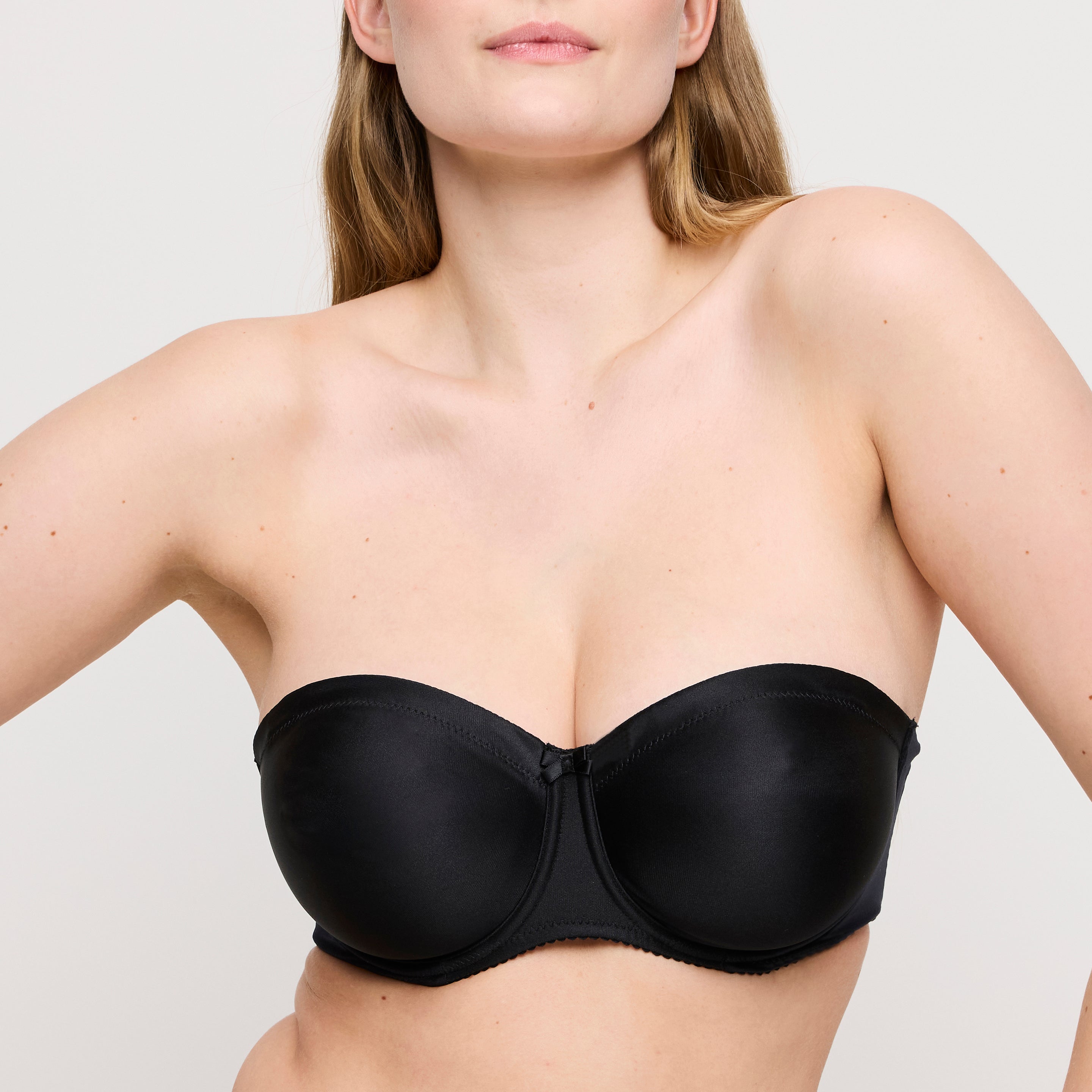 SATIN negro suj. sin tirantes sin foam