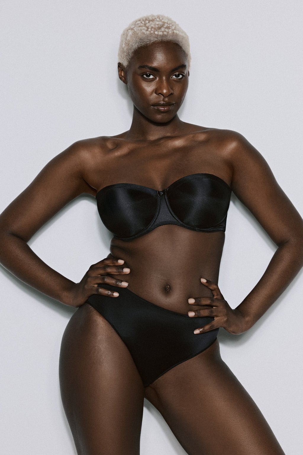 SATIN negro braga alta