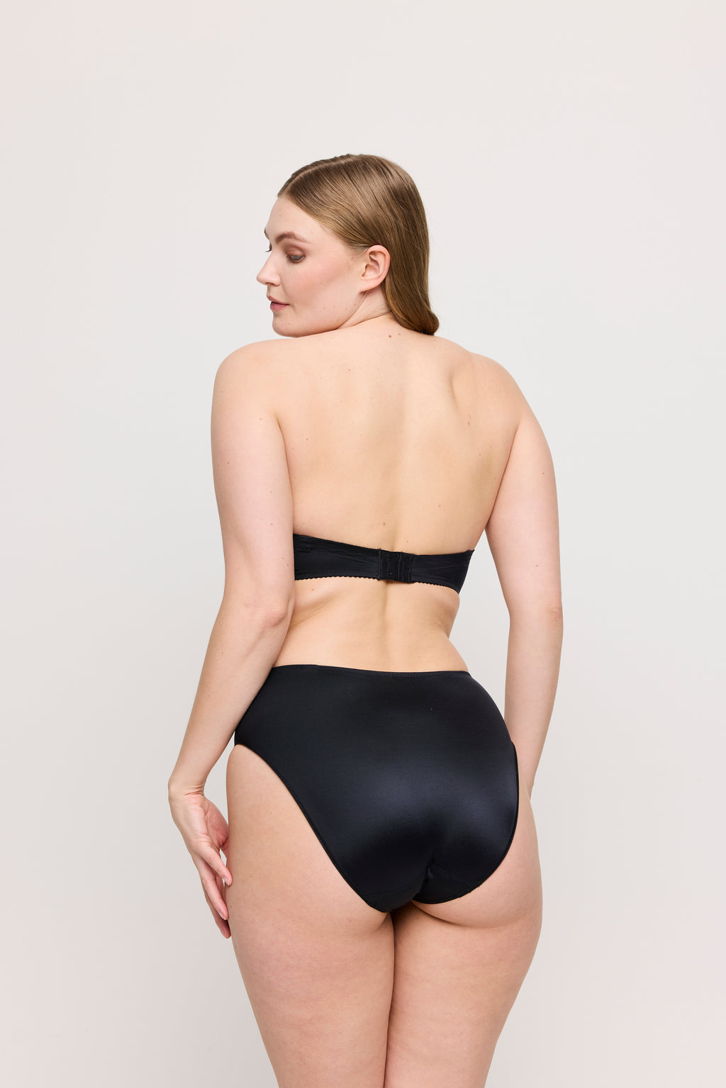 SATIN negro braga alta