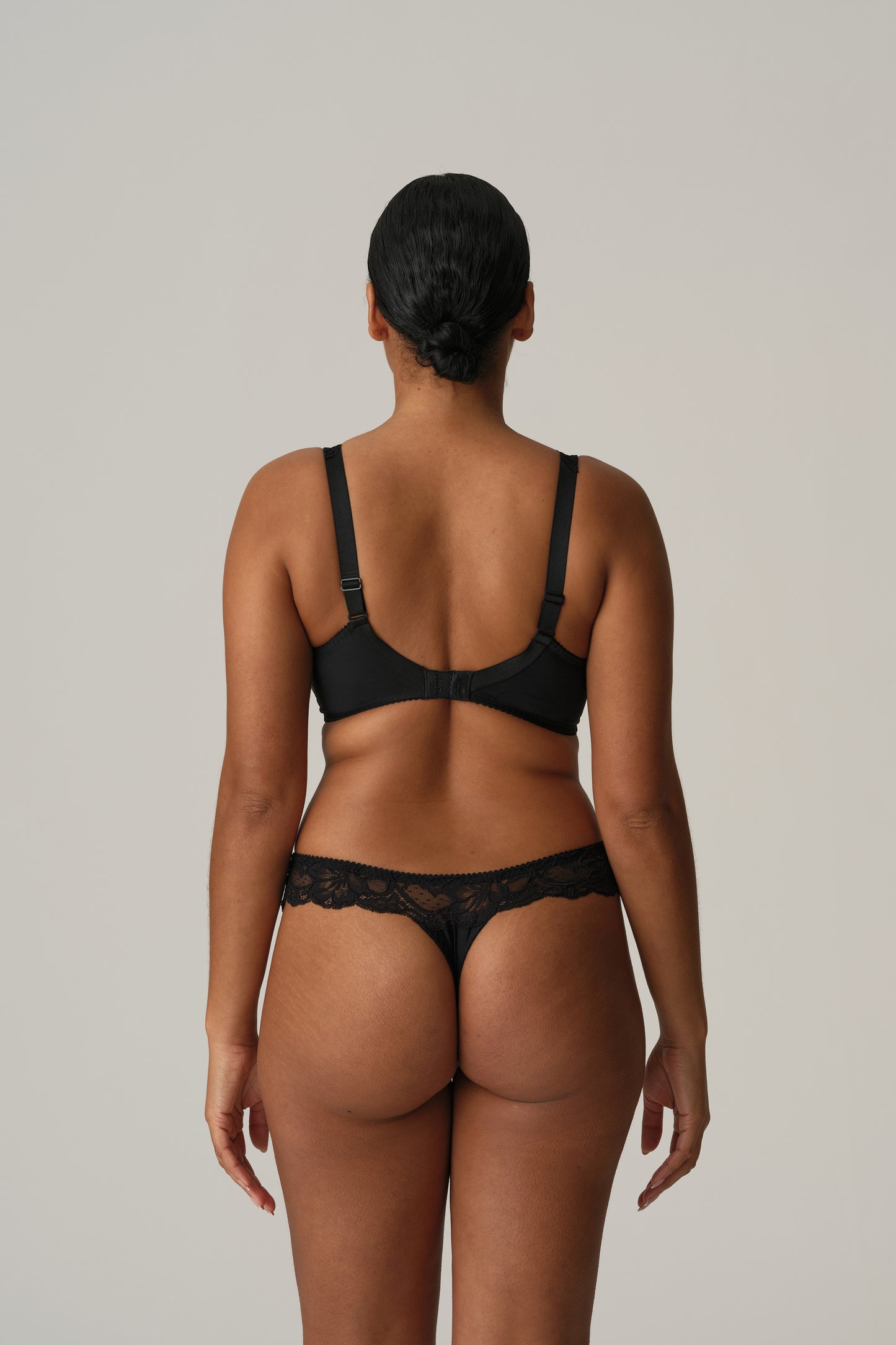 MADISON Black Tailor tanga