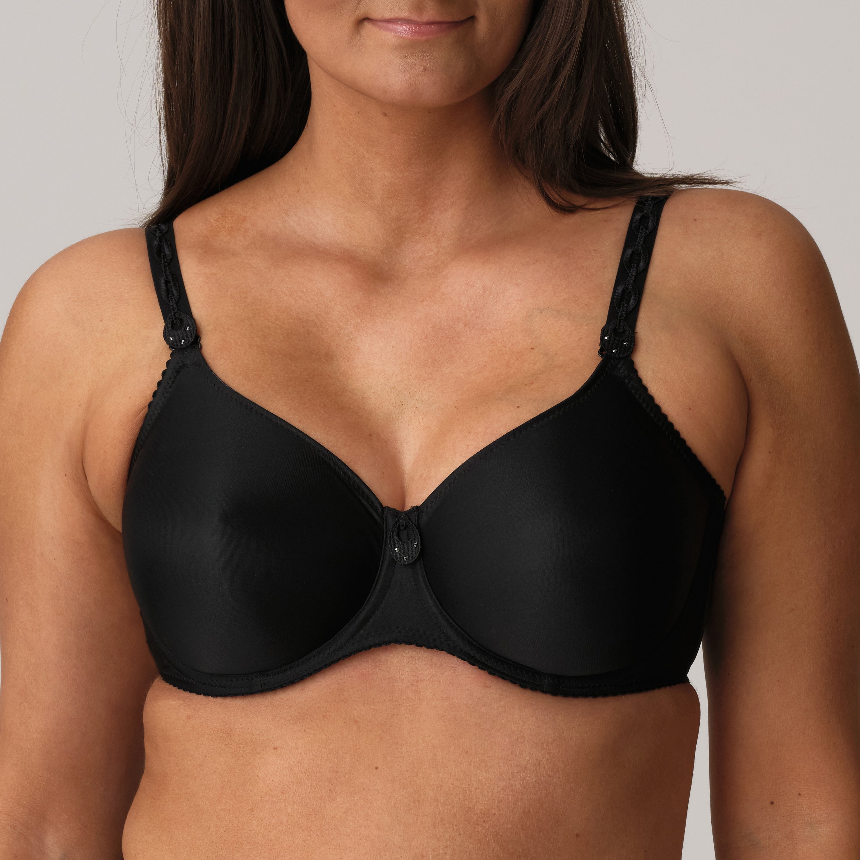 SATIN negro suj. preformado copa entera