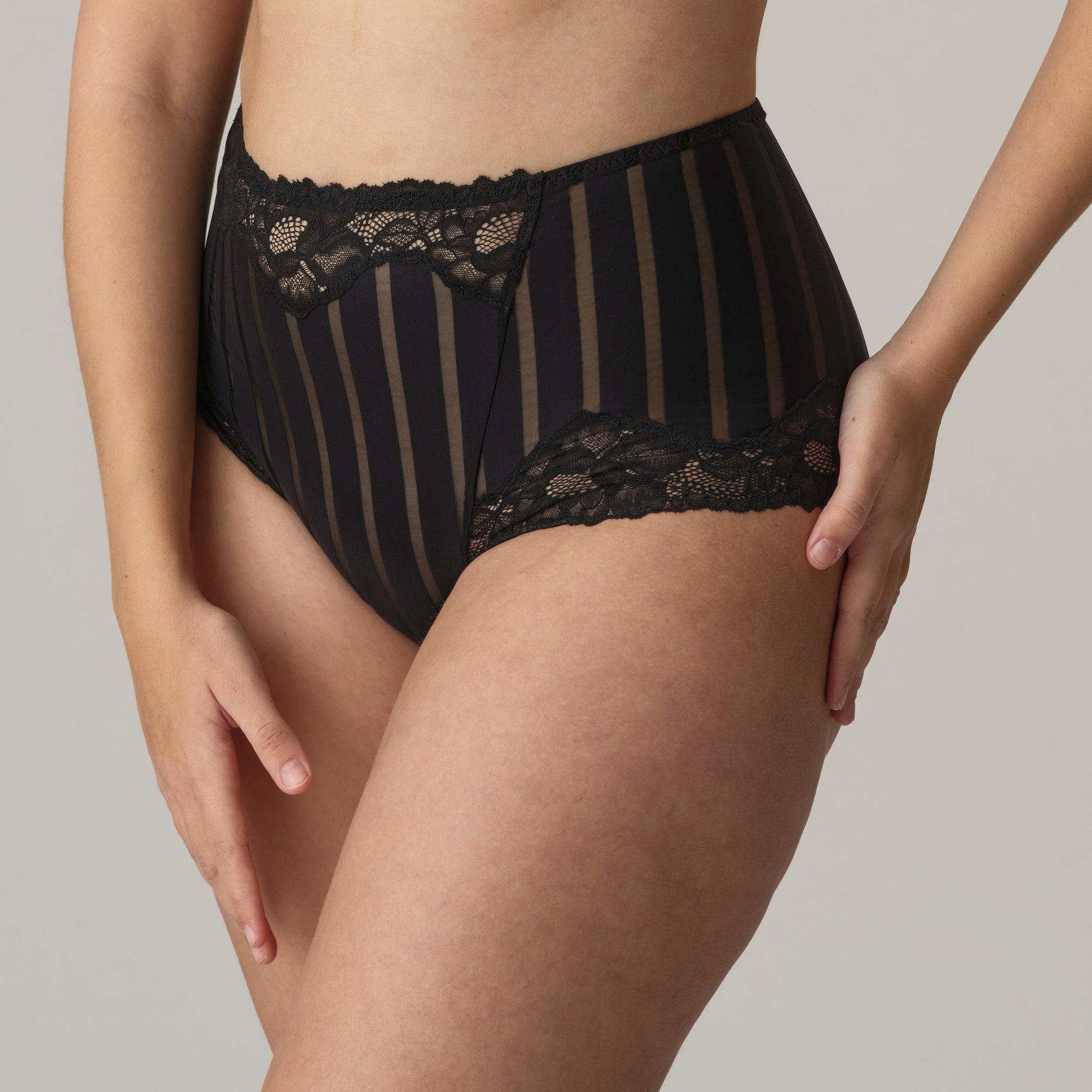 MALDIVES negro hotpants