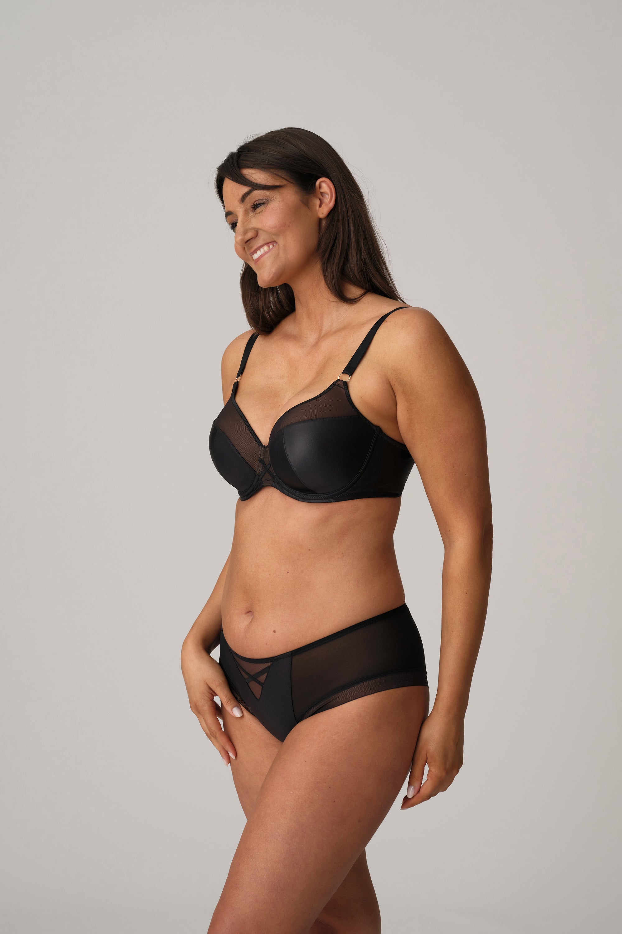 ZIPOLITE negro hotpants