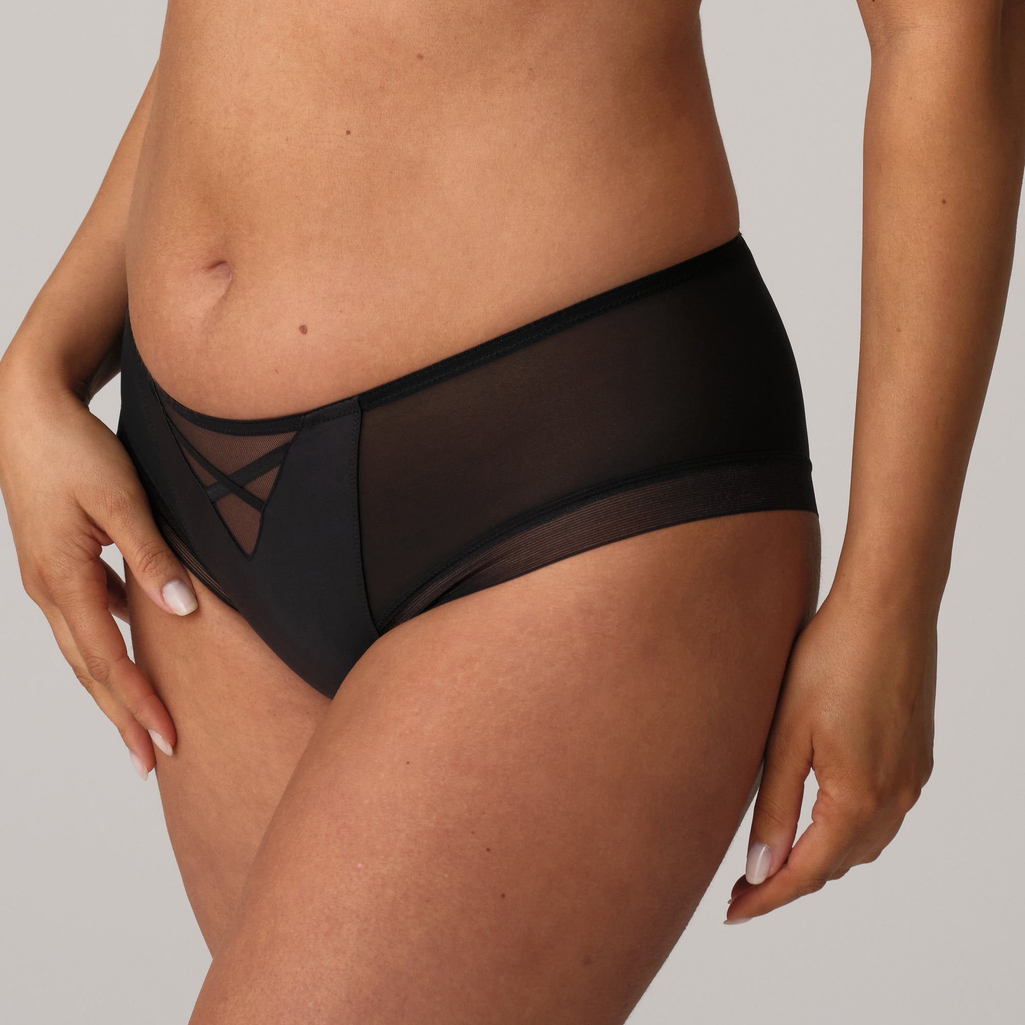 ZIPOLITE negro hotpants