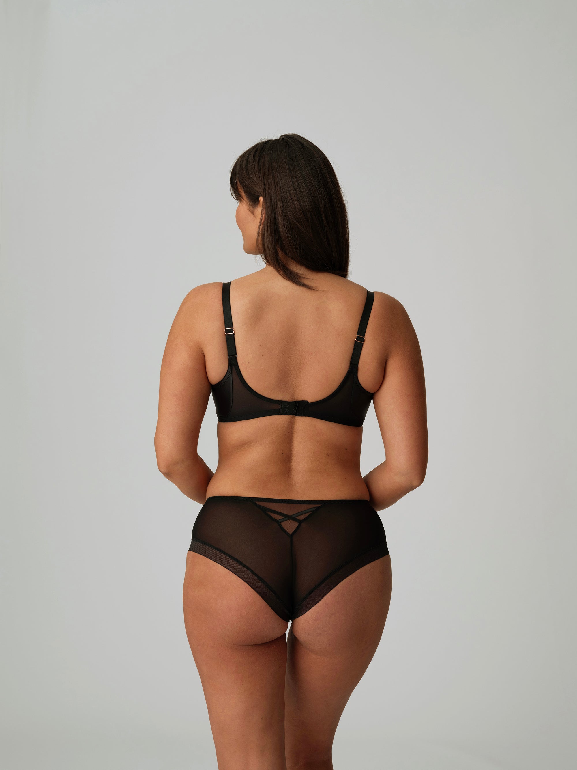 ZIPOLITE negro hotpants