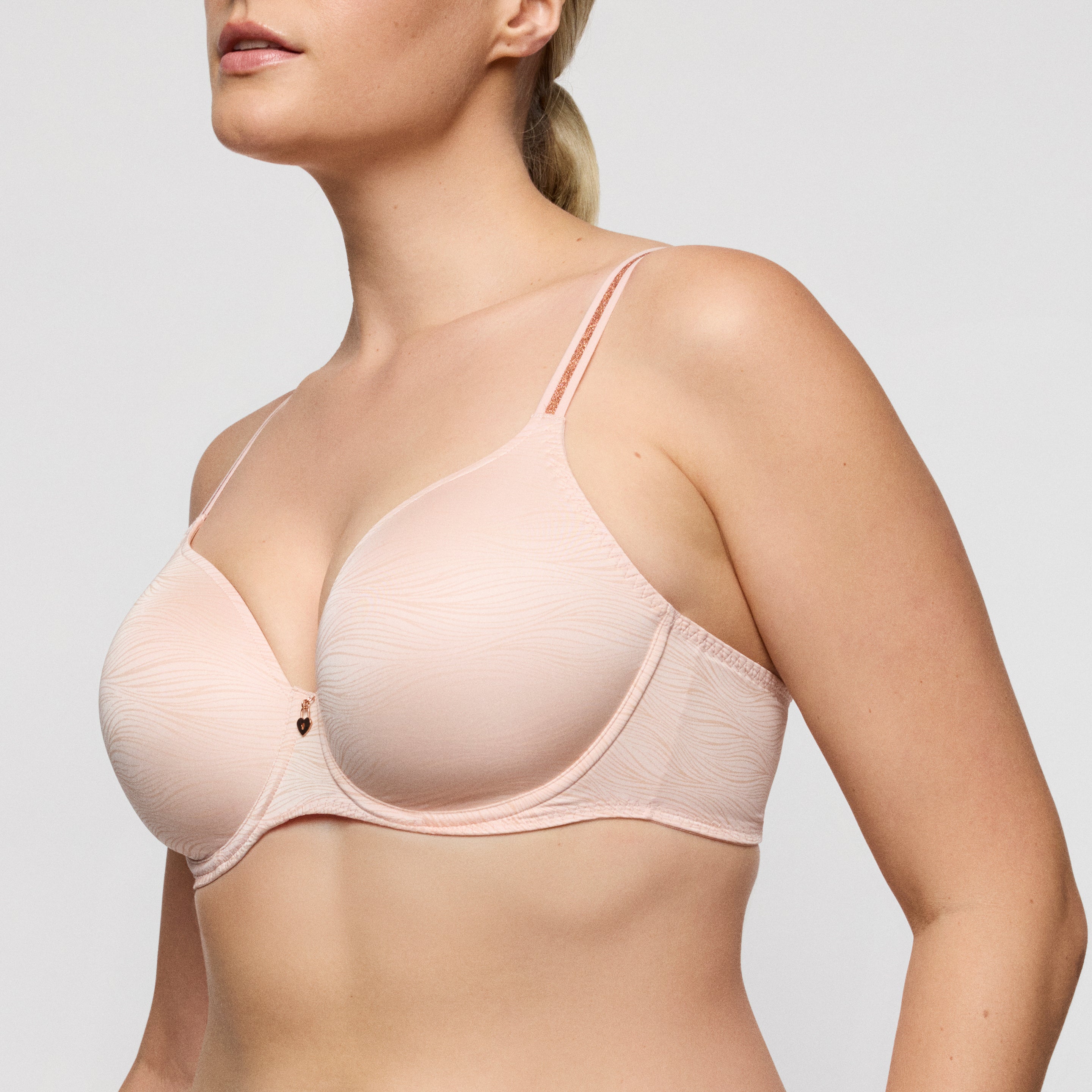 BRIANA pearly pink suj. con foam escote corazón